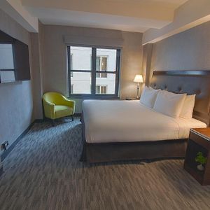 Classic Queen Room